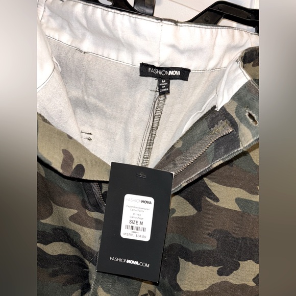 NWT- Beautiful Camo Cargo Pants 🥑 - Picture 5 of 5